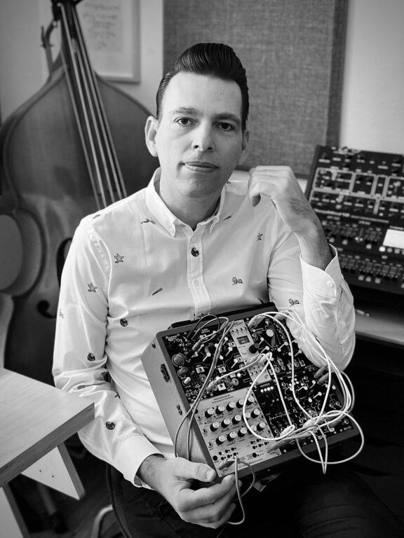 Jherek Bischoff — Profile